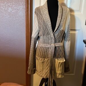 Liz & Co. Textured Knit Sweater in Tan